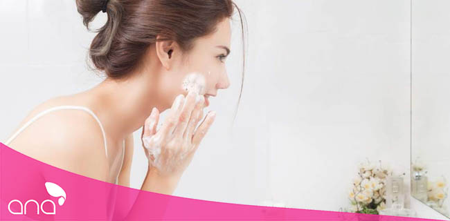 skincare trị thâm mụn-Làm sạch da bằng sữa rửa mặt
