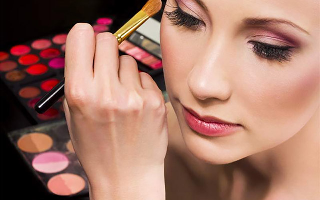 Tìm hiểu về nghề make up