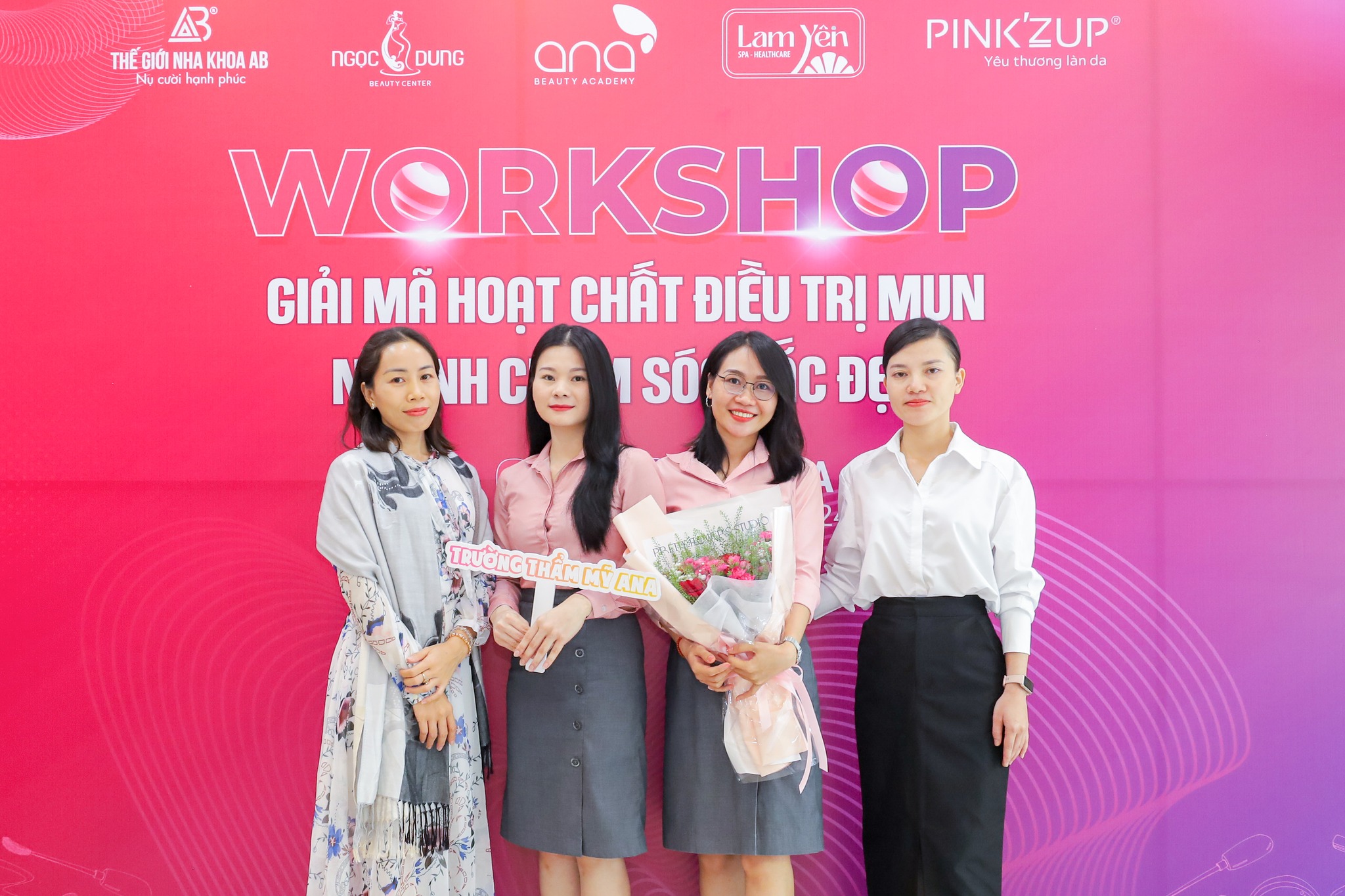 Nhà tài trợ và diễn giả trong buổi workshop