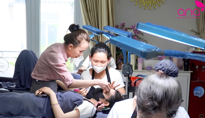 Chọn khóa phù hợp và kiểm tra học phí trọn gói để giảm chi phí