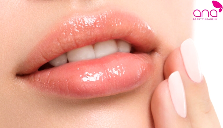 Dưỡng môi bằng dầu dừa
