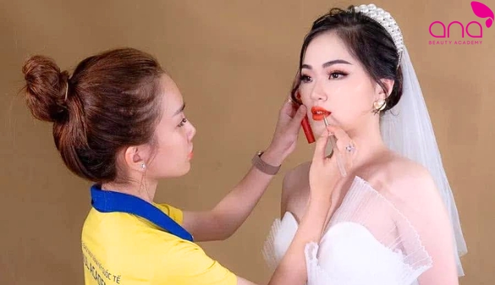 Địa chỉ học makeup cá nhân TPHCM dành cho người mới và dân văn phòng (Nguồn: Internet)