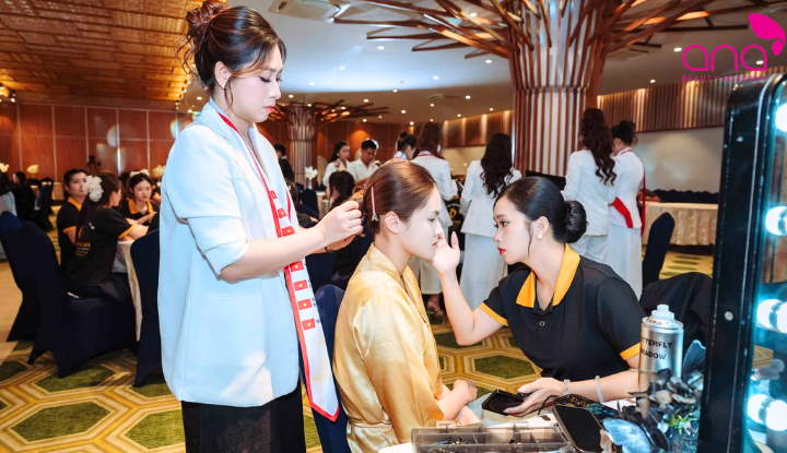Eva Xinh nổi bật với phương pháp đào tạo makeup kèm sát 1:1 (Nguồn: Internet)