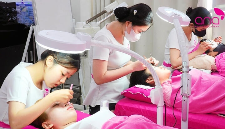 Gợi ý học chăm sóc da