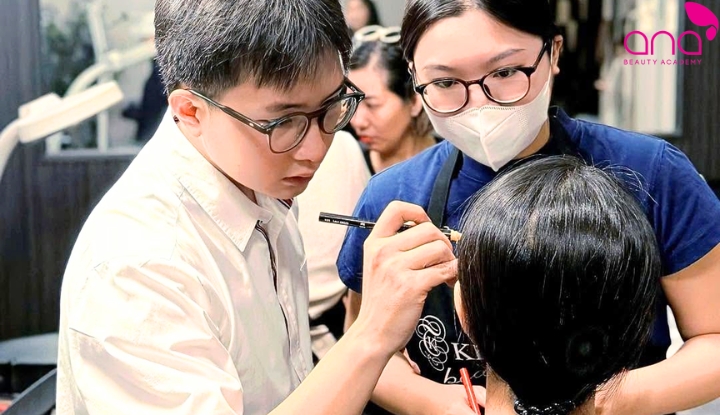 Học makeup cá nhân TPHCM  thực chiến về da, khuôn mặt và phối màu (Nguồn: Internet)
