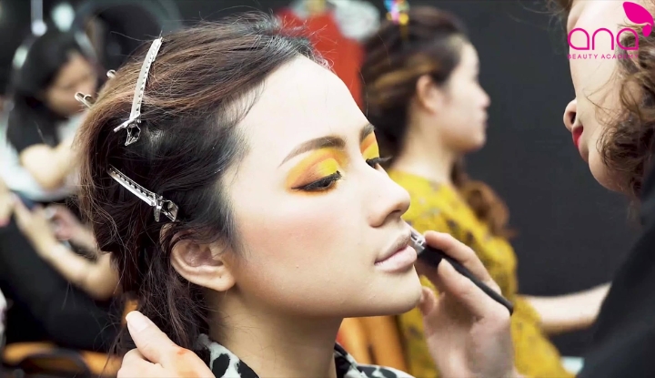 Khóa makeup ngắn hạn phù hợp sinh viên và người đi làm (Nguồn: Internet)
