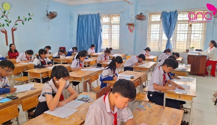 Lớp nào khó nhất cấp 2