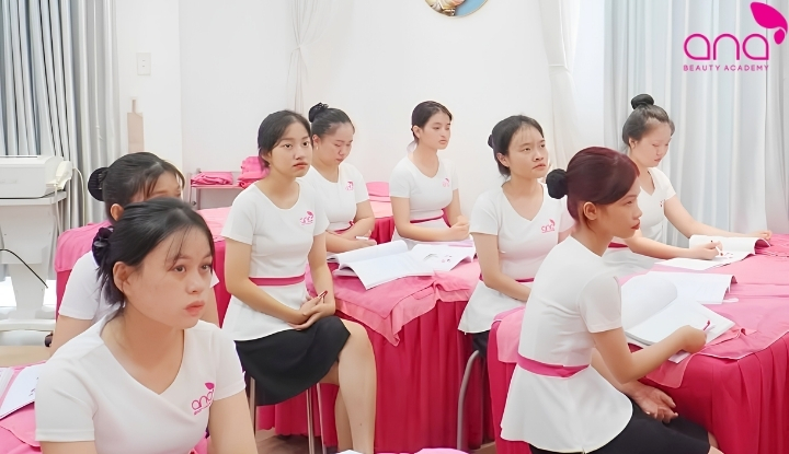 Nhóm đối tượng phù hợp với môi trường dịch vụ chăm sóc sắc đẹp