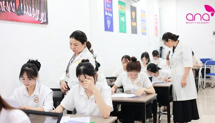 Học Viện Sắc Đẹp Queen Spa