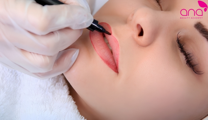 Sửa viền môi lệch bằng phun xăm định hình lại