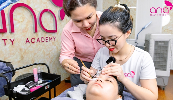 Thời gian học nối mi bao lâu thì ra nghề 12 buổi với khóa chuyên sâu
