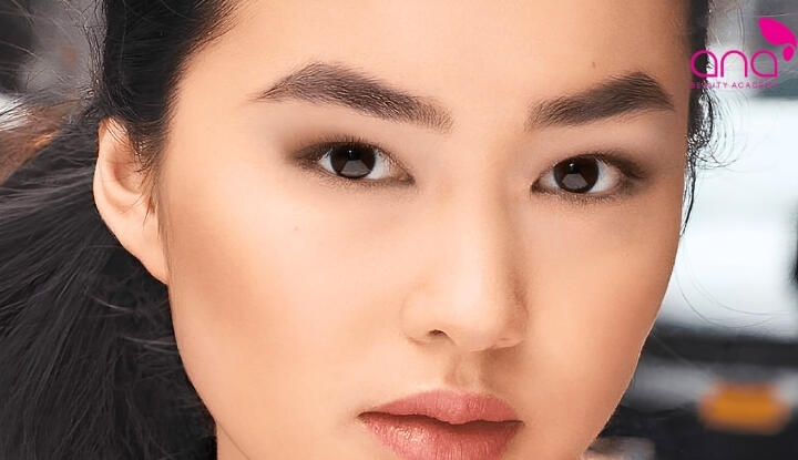 Lông mày rậm hình tam giác 