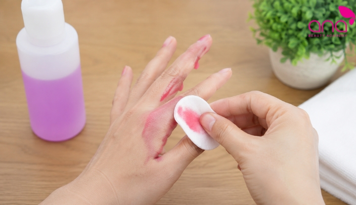 Nước tẩy sơn móng tay tẩy thuốc nhuộm