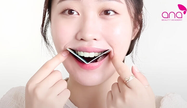 Bài tập cười nhẹ tạo dáng môi cân đối