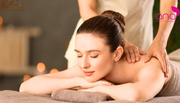 Massage lưng và cổ vai gáy