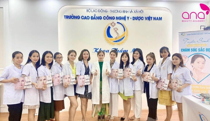 Cao đẳng Công nghệ Y Dược Việt Nam 