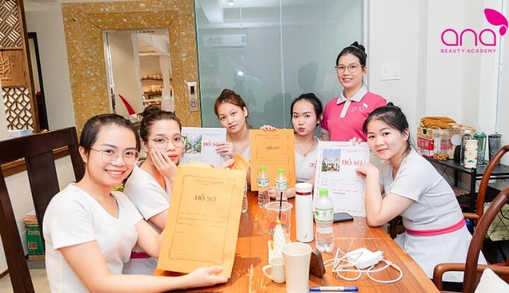Hỗ trợ việc làm Ana