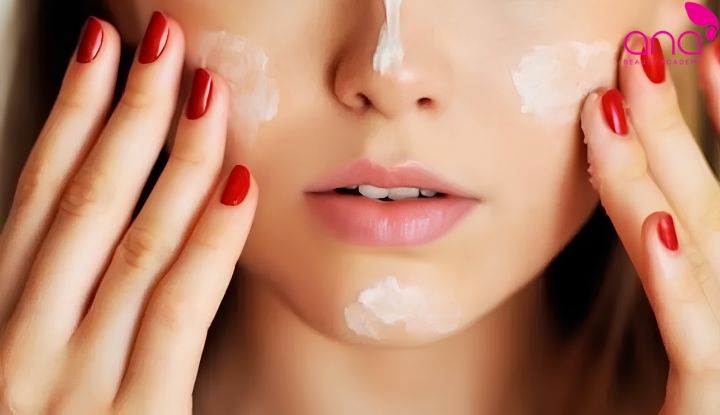 Da đủ ẩm nền tiệp da, hạn chế khô mốc và bong tróc (Nguồn: Internet)