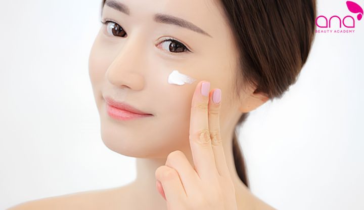 Kem lót làm mịn bề mặt da và tăng độ bám cho các lớp trang điểm (Nguồn: Internet)