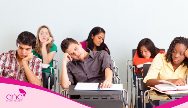 Nghỉ học đại học giữa chừng có học lại được không