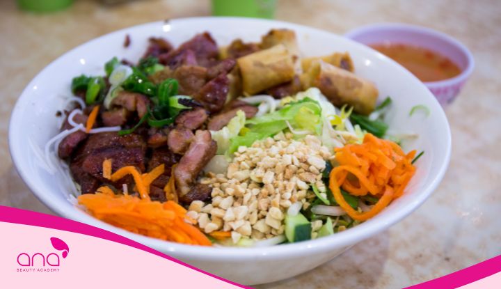 xăm môi có ăn được bún thịt nước không