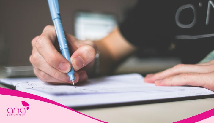 Không làm rơi bút khi đi thi