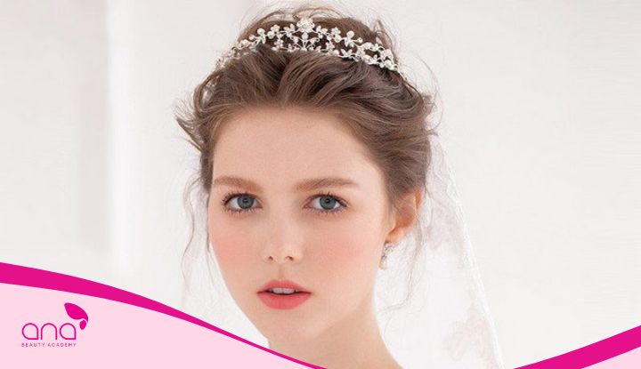 Kiểu trang điểm cô dâu đội vương miện