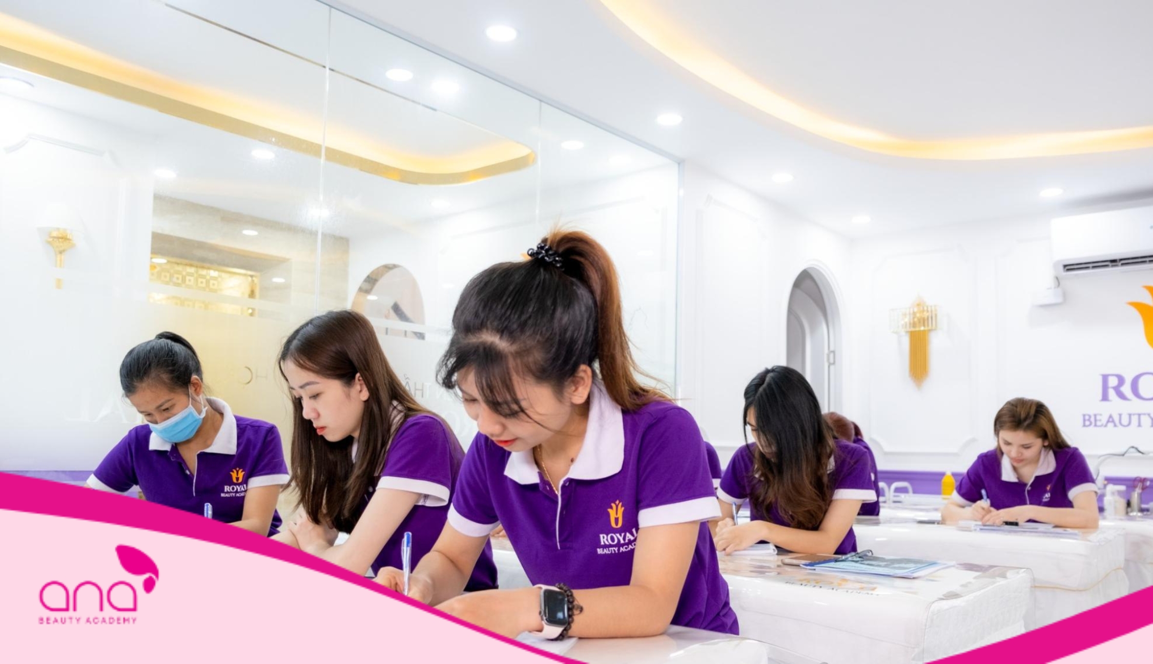 Học Viện Thẩm Mỹ Royal là trung tâm đào tạo gội đầu dưỡng sinh uy tín tại TP. HCM