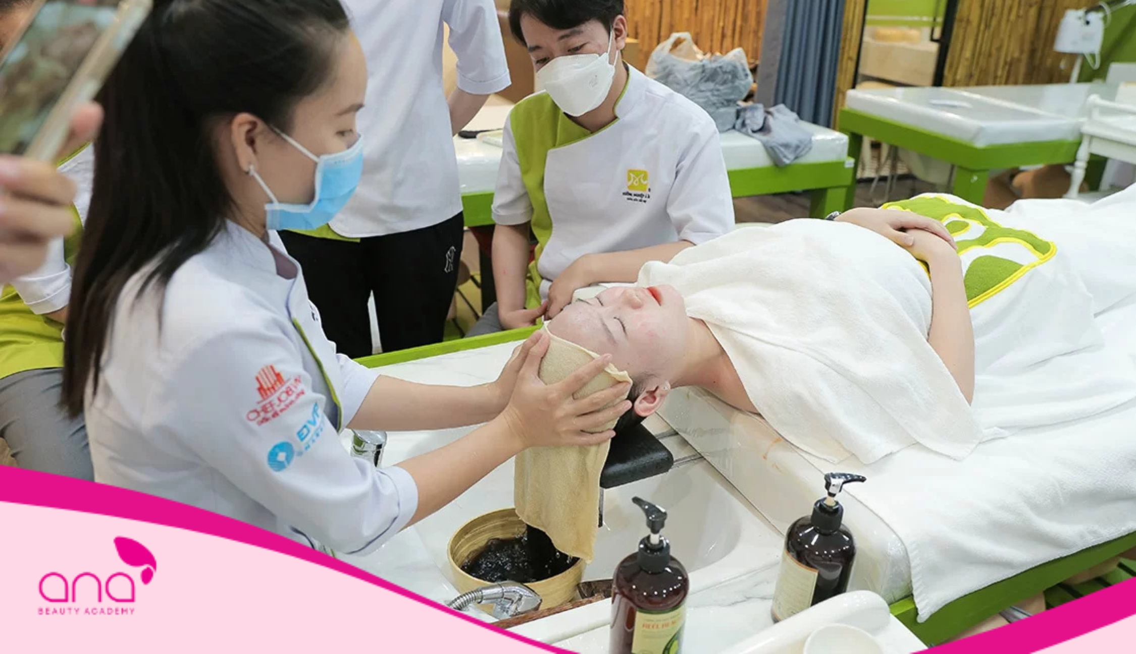 Học nghề gội đầu dưỡng sinh ở Hướng Nghiệp Á Âu 