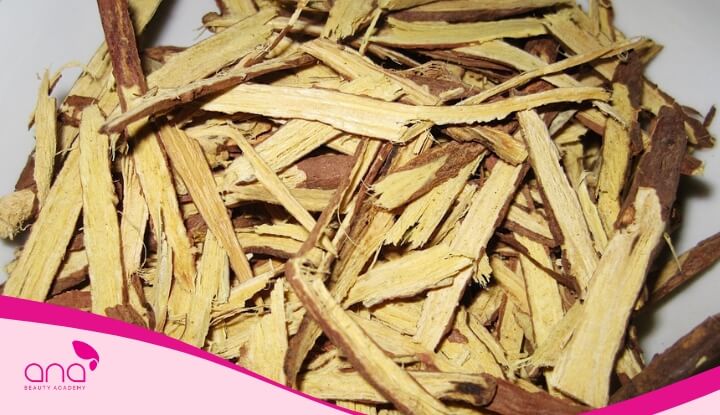 Gội đầu thường xuyên với cam thảo giúp mái tóc luôn suôn mượt