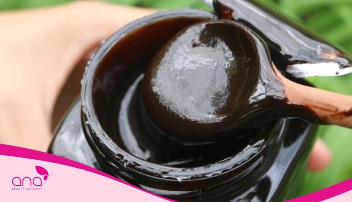 Bồ kết chứa các hoạt chất tự nhiên như saponin và flavonoid giúp làm sạch da đầu và kích thích mọc tóc hiệu quả