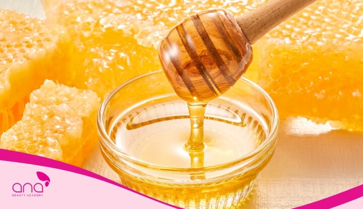 Các đặc tính kháng khuẩn, kháng viêm tự nhiên của mật ong giúp giảm gàu và các vấn đề về da đầu