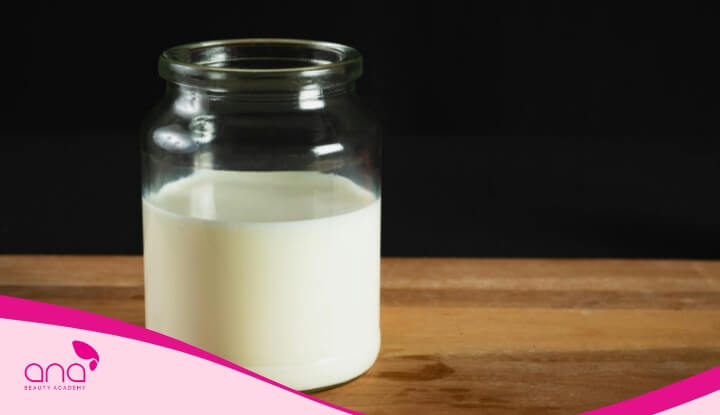 Sữa tươi là nguyên liệu dưỡng tóc hiệu quả nhờ các dưỡng chất như protein