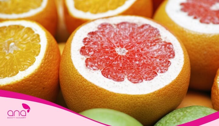 Vỏ bưởi kết hợp với các nguyên liệu thảo dược khác sẽ giúp tăng hiệu quả dưỡng tóc rõ rệt