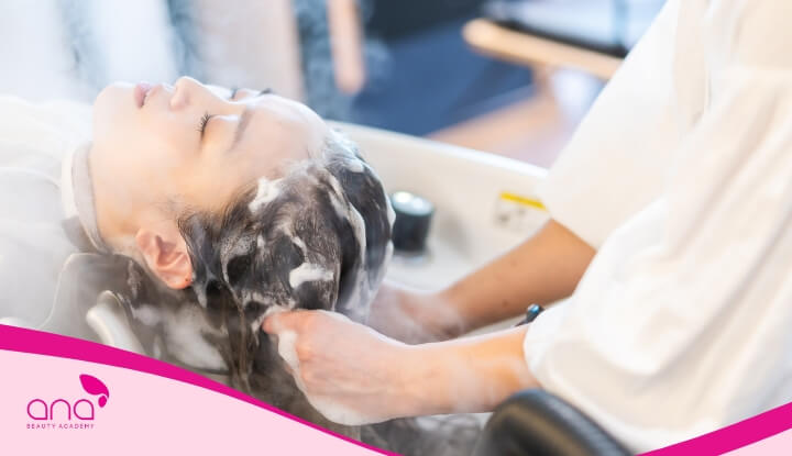 Gội đầu mỗi ngày sẽ làm mất lớp dầu tự nhiên trên da đầu và làm yếu chân tóc