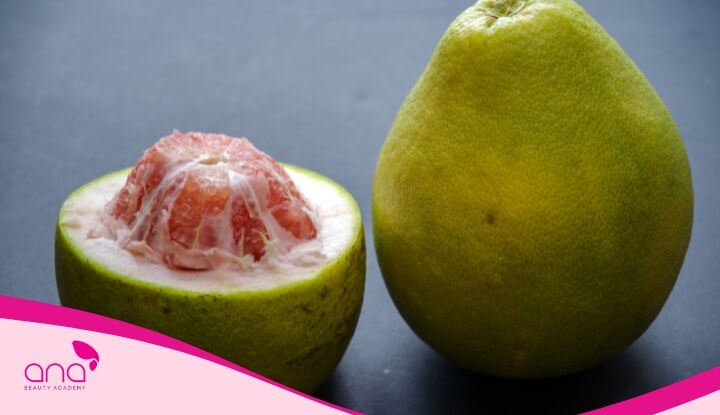 Rất nhiều thành phần dược liệu có trong vỏ bưởi giúp trị rụng tóc 