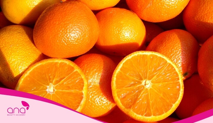 Nên chọn những quả cam vỏ sần, màu sắc chuyển sang vàng, xen lẫn một ít màu xanh vì chúng chứa nhiều tinh dầu tốt cho tóc