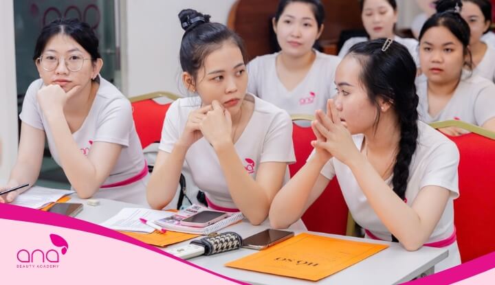 Cả Ngọc và Linh đều chọn học nghề Spa ngay sau khi tốt nghiệp cấp 3 