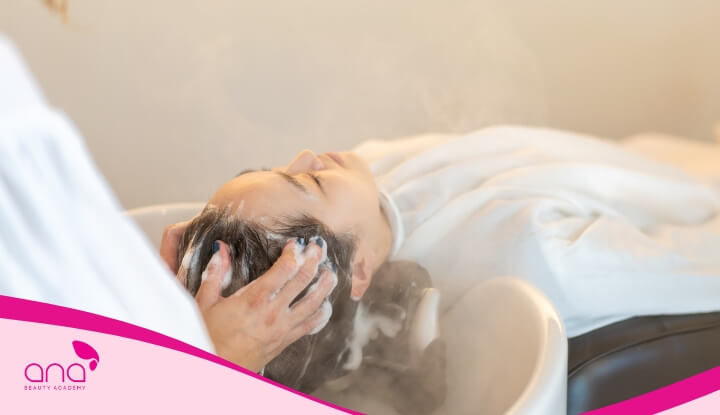 Nên kết hợp cả nước ấm và nước lạnh để gội đầu, đây là phương pháp tốt nhất để giữ cho tóc khỏe mạn