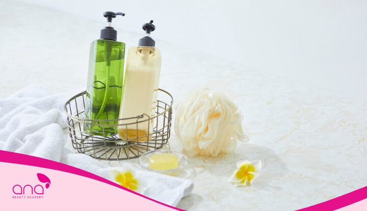 Nên thoa dầu dưỡng ở phần ngọn tóc để cung cấp độ ẩm và phục hồi tóc hư tổn