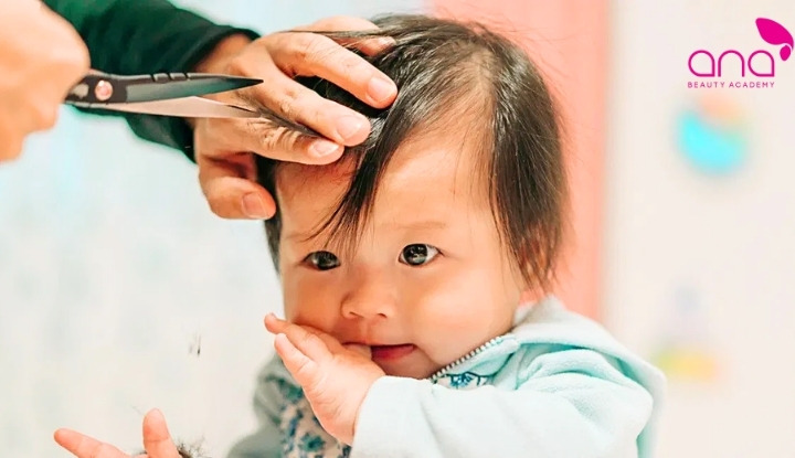 Chọn ngày cắt tóc cho bé là phong tục được nhiều gia đình Việt coi trọng