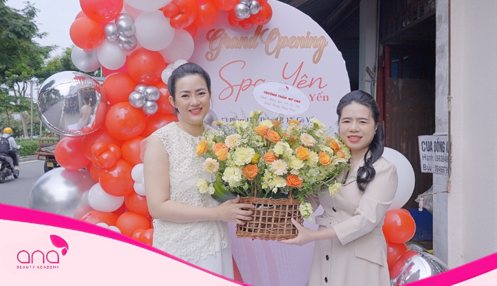 ana-Beauty-acadeny-den-chuc-mung-khai-truong-spa-ban-Hai-Yen