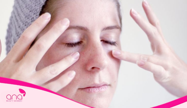 Xoa-bop-nhe-bong-mat-va-up-am-long-ban-tay-giup-thu-gian-than-kinh-thi-giac.