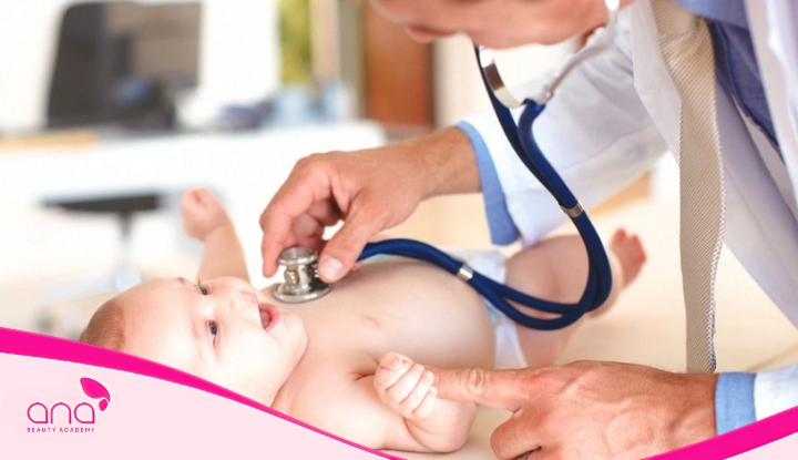 truong-hop-tinh-trang-tao-bon-chuyen-bien-nang-nen-dưa-be-di-tham-kham-tai-benh-vien