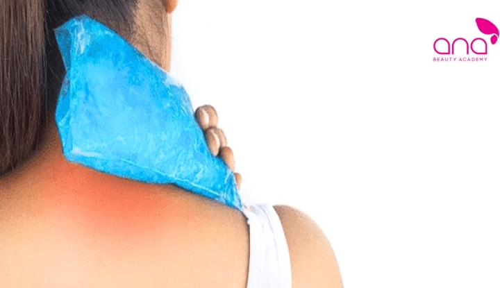 Chườm nóng hoặc lạnh trước khi ngủ