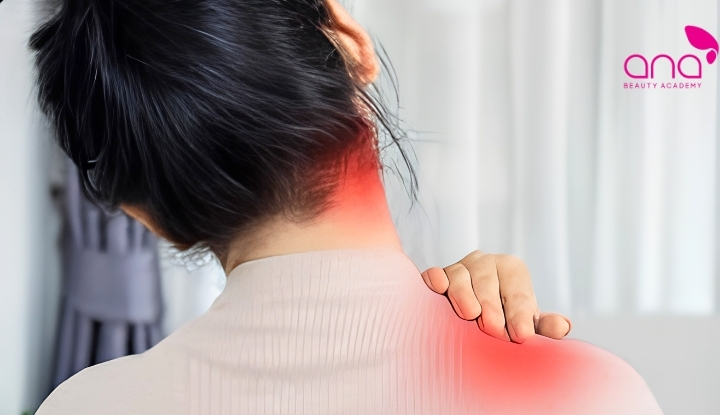 Đau cổ vai gáy bên phải là tình trạng đau nhức và cứng mỏi vùng vai gáy phải