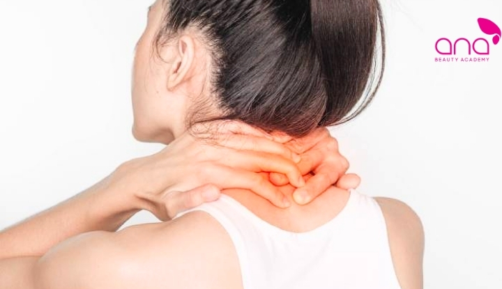 Đau cổ vai gáy là tình trạng co cứng và đau nhức vùng cổ, vai và gáy