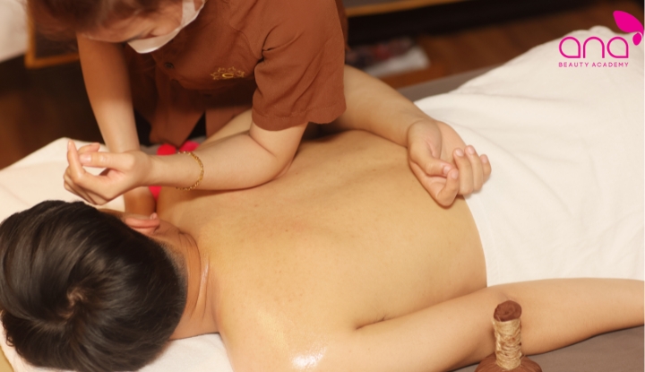 Massage mô sâu giảm căng cơ