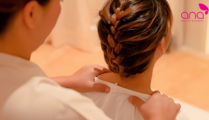 Massage cổ vai gáy