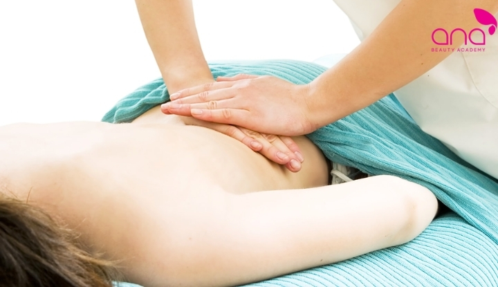 Massage vùng lưng, hông bên phải